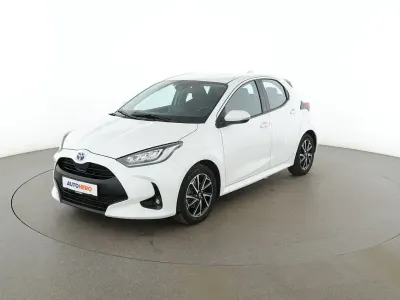 Gebraucht Toyota Yaris Hybrid Team 2022 Weiß Limousine