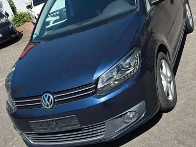 Gebraucht VW Touran Comfortline 140 PS (102 kW) 2014 Blau Van / Kleinbus