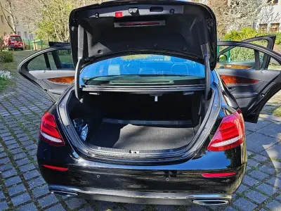 Gebraucht Mercedes E220 194 PS (142 kW) 2019 Schwarz Limousine