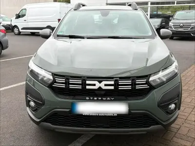 Używany Dacia Sandero Stepway 90 KM (66 kW) 2023 Zielony Hatchback