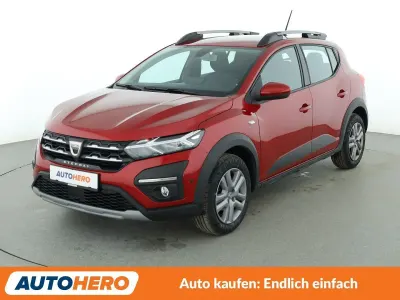Używany Dacia Sandero Comfort 91 KM (66 kW) 2022 Czerwony Sedan/Limuzyna