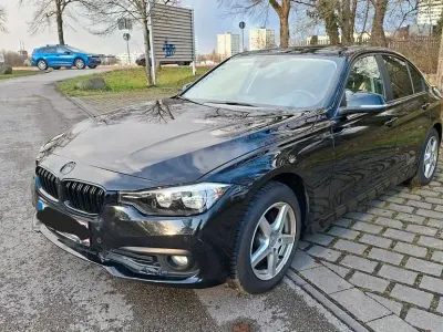 Gebraucht BMW 318 Advantage 136 PS (100 kW) 2017 Schwarz Limousine