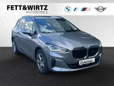 Gebraucht BMW 220 Active Tourer Efficient Dynamics 163 PS (119 kW) 2025 Skyscraper grau Van / Kleinbus