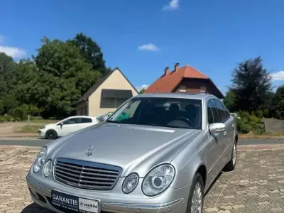 Gebraucht Mercedes E200 Elegance 163 PS (119 kW) 2002 Silber Limousine