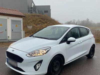 Gebraucht Ford Fiesta 100 PS (73 kW) 2017 Weiß Kleinwagen