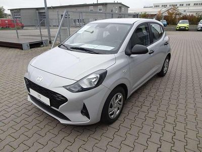 Neu Hyundai i10 63 PS (46 kW) 2025 Grau Kleinwagen