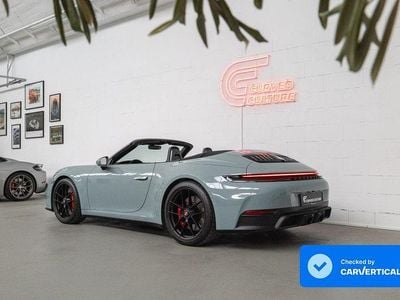 Shadegreenmetallic Gebraucht 2025 Porsche 911 Carrera Cabriolet Cabrio | 179.992 € (Fairer Preis)