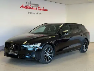 Gebraucht Volvo V60 Plus 349 PS (256 kW) 2024 Schwarz Kombi