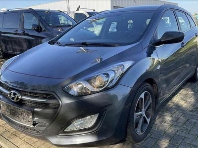 Grau Gebraucht 2015 Hyundai i30 Limousine | 7.299 € (Fairer Preis)