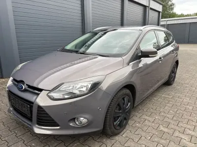 Usata Ford Focus Titanium 150 CV (110 kW) 2012 Marrone Berlina