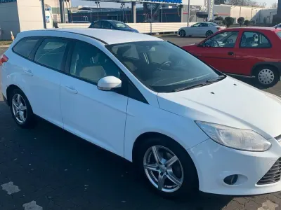 Usata Ford Focus 116 CV (85 kW) 2011 Bianco Station wagon