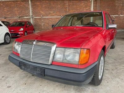 Gebraucht Mercedes 200 72 PS (52 kW) 1988 Rot Limousine