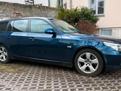 Gebraucht BMW 525 197 PS (144 kW) 2010 Blau Kombi