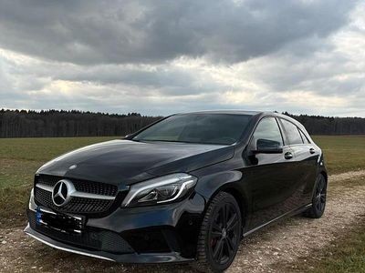 Gebraucht Mercedes A180 120 PS (88 kW) 2016 Schwarz Limousine