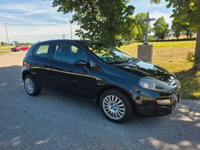 Gebraucht Fiat Grande Punto 77 PS (56 kW) 2011 Schwarz Kleinwagen