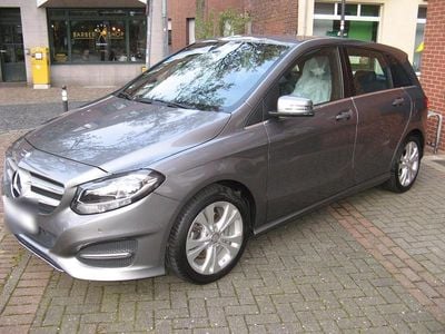 Gebraucht Mercedes B180 Urban 122 PS (89 kW) 2015 Grau Van / Kleinbus