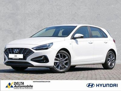 Serenity white / mic Gebraucht 2022 Hyundai i30 Trend Limousine | 15.890 € (Fairer Preis)