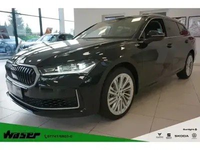 Gebraucht Skoda Superb LAURIN & KLEMENT 265 PS (194 kW) 2024 Schwarz Kombi
