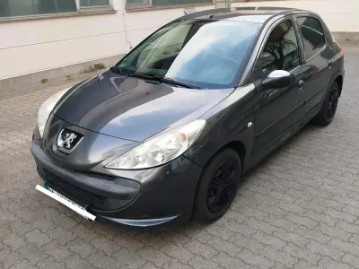 Gebraucht Peugeot 206+ 68 PS (50 kW) 2012 Grau Kleinwagen