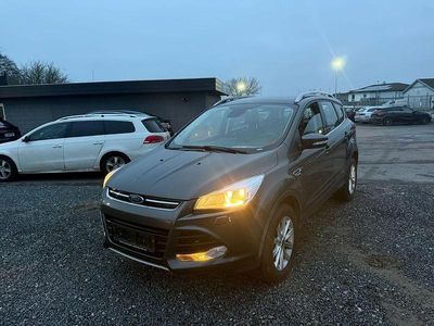 Grau Gebraucht 2016 Ford Kuga Titanium SUV | 7.500 € (Fairer Preis)