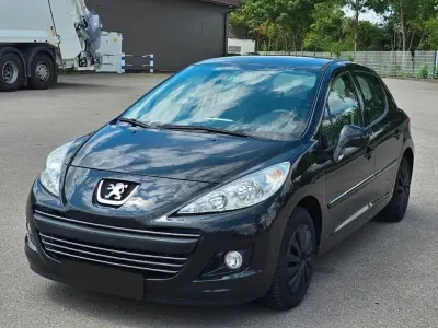 Gebraucht Peugeot 207 Premium 95 PS (69 kW) 2010 Schwarz Limousine
