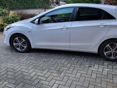 gebraucht Hyundai i30 blue 1.4 Classic in weiß