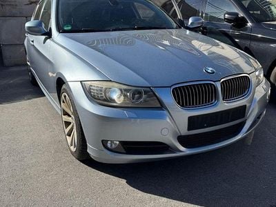 Gebraucht BMW 325 204 PS (150 kW) 2010 Blau Limousine