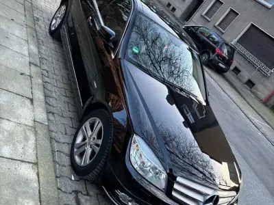 Gebraucht Mercedes 200 138 PS (101 kW) 2010 Schwarz Limousine