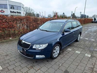 Gebraucht Skoda Superb 200 PS (147 kW) 2011 Blau Kombi