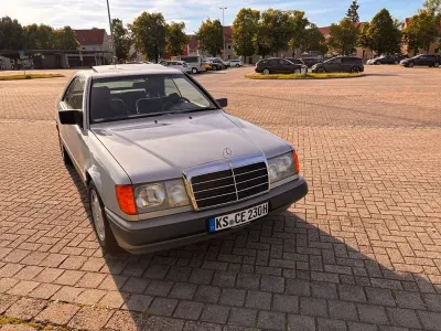 Gebraucht Mercedes 230 132 PS (97 kW) 1989 Grau Coupé