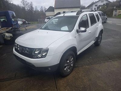 Gebraucht Dacia Duster Lauréate 125 PS (91 kW) 2015 Weiß SUV