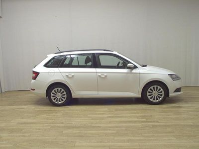 Weiss Gebraucht 2022 Skoda Fabia Ambition Kleinwagen | 9.480 €