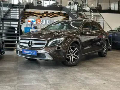 Gebraucht Mercedes GLA220 177 PS (130 kW) 2016 Braun SUV