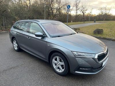 Grau Gebraucht 2023 Skoda Octavia Ambition Kombi | 14.999 € (Guter Preis)