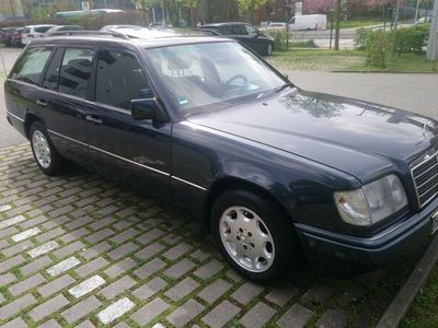 gebraucht Mercedes E220 W124 S124 Kombismaragdschwarz 189 EZ 1996