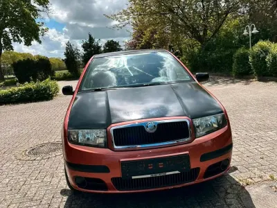 Używany Skoda Fabia 80 KM (58 kW) 2007 Czerwony Sedan/Limuzyna