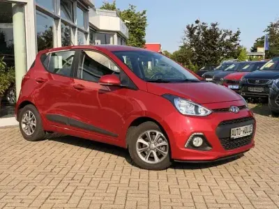 Gebraucht Hyundai i10 Style 87 PS (63 kW) 2015 Rot Kleinwagen
