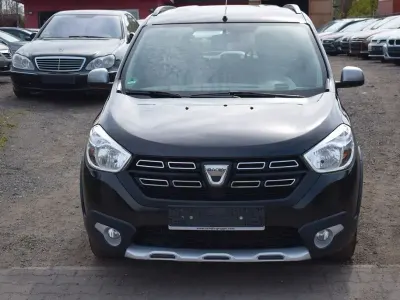 Gebraucht Dacia Lodgy Stepway 109 PS (80 kW) 2018 Schwarz Van / Kleinbus