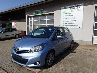 Gebraucht Toyota Yaris Club 99 PS (72 kW) 2012 Blau Kleinwagen