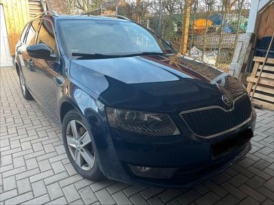 Usado Skoda Octavia 150 HP (110 kW) 2015 Azul Citadino