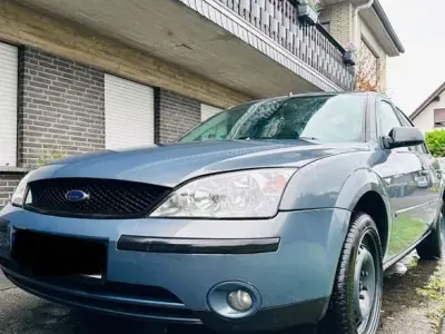 Gebraucht Ford Mondeo Ghia 125 PS (91 kW) 2001 Blau Limousine