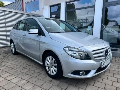 Gebraucht Mercedes B180 122 PS (89 kW) 2014 Silber Van / Kleinbus