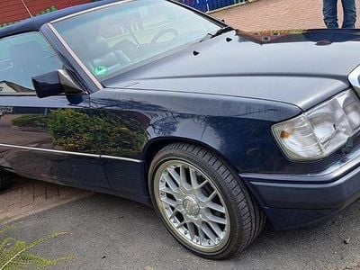 Gebraucht Mercedes E300 220 PS (161 kW) 1993 Blau Cabrio