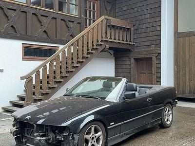 Schwarz Gebraucht 1995 BMW 318 Cabriolet M Sport Cabrio | 1.800 €