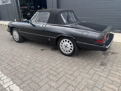 Gebraucht Alfa Romeo Spider 131 PS (96 kW) 1983 Schwarz Cabrio