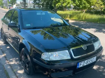 Używany Skoda Octavia Tour 102 KM (75 kW) 2004 Czarny Sedan/Limuzyna