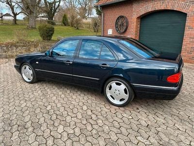 Gebraucht Mercedes E230 Avantgarde 150 PS (110 kW) 1997 Schwarz Limousine