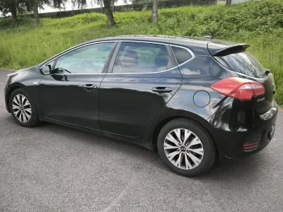 Usado Kia Ceed DREAM-TEAM Edition 135 CV (99 kW) 2016 Negro Utilitario