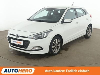Gebraucht Hyundai i20 Comfort 75 PS (55 kW) 2018 Weiß Kleinwagen