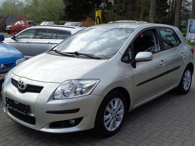Second-hand Toyota Auris Executive 132 CP (97 kW) 2009 Argintiu Hatchback